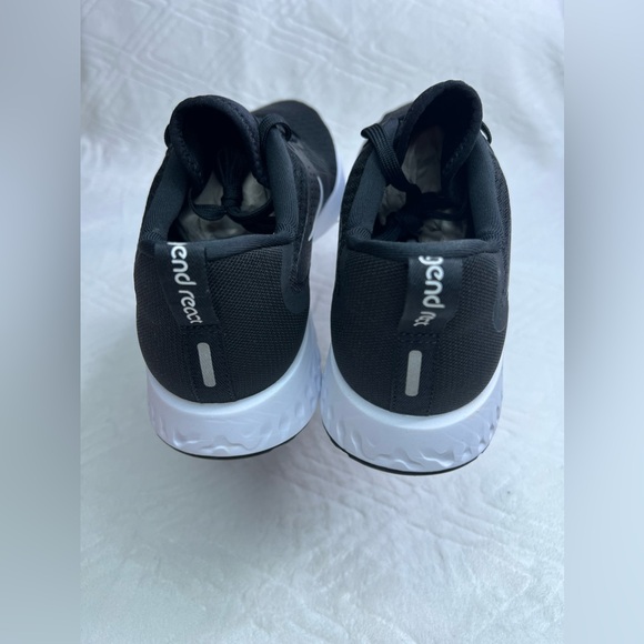 59: Mens Nike Legend React (Black/ White) Size: 10 - Picture 5 of 8